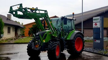Auslieferung Fendt 313 Vario S4 mit Frontlader Cargo 4X75