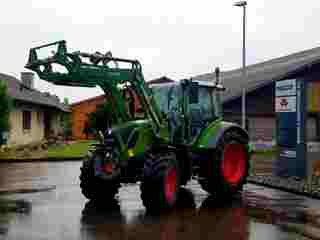 Auslieferung Fendt 313 Vario S4 mit Frontlader Cargo 4X75