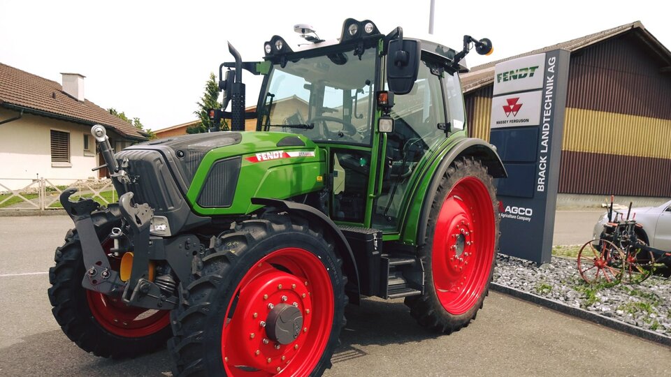 Auslieferung Fendt Vario 211 S3 mit Raven Spurführungssystem