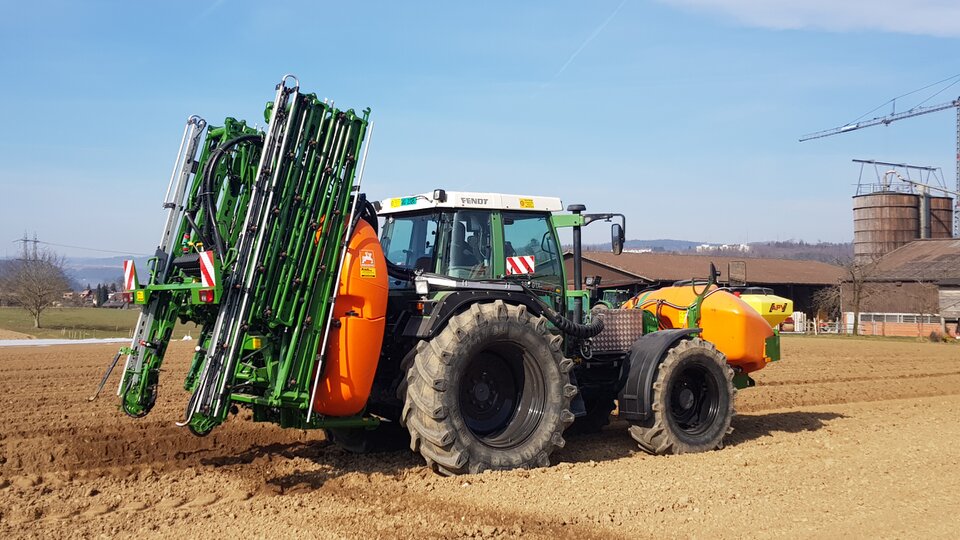 Ersteinsatz Amazone UF 1201 mit 27 Meter Gestänge