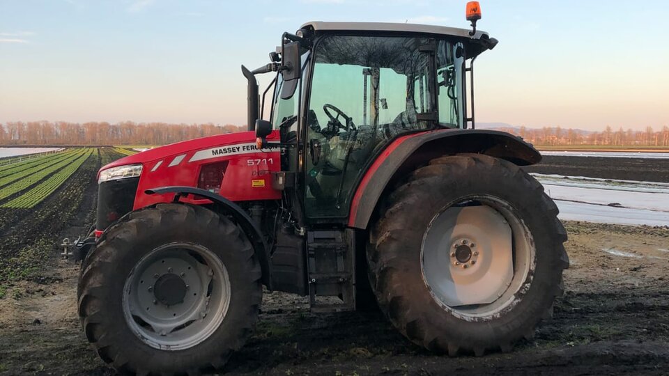 Auslieferung Massey Ferguson 5711 Dyna-4